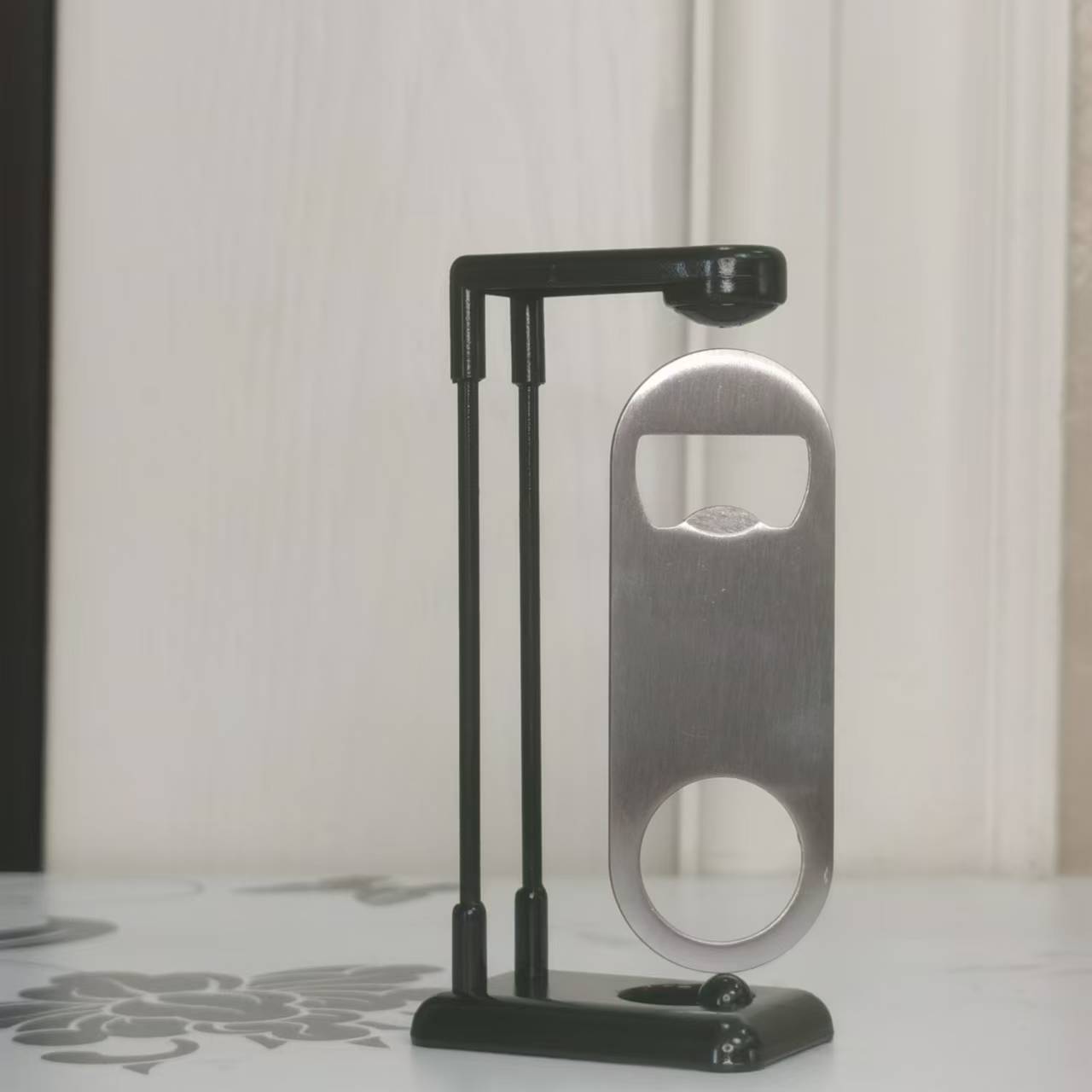 Magnetic Levitation Bottle Ope - Home Cooking Restaurant recension och pris